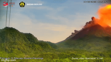 Clip: Một trong những núi lửa hoạt động mạnh nhất tại Indonesia phun trào