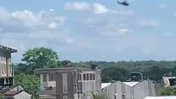 Clip: Kinh hoàng cảnh trực thăng quân sự rơi từ trên trời xuống đất