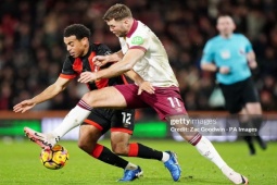 Video bóng đá Bournemouth - West Ham: Siêu phẩm đá phạt, bám đuổi Man City (Ngoại hạng Anh)